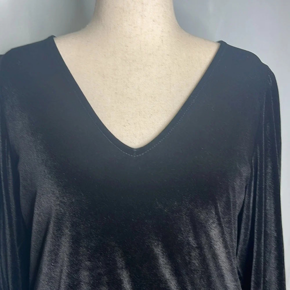 Torrid 1 Velvet Bodysuit Black 1X Long Sleeve Stretch Blouson V-Neck - Picture 6 of 12